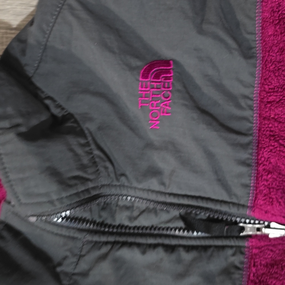 The North Face Magenta and Charcoal Fleece Jacket. Size XL. - Picture 3 of 11